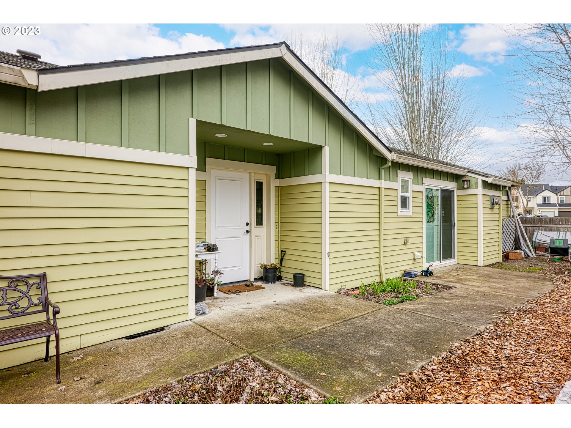 1335 1337 NE SUNRISE LN