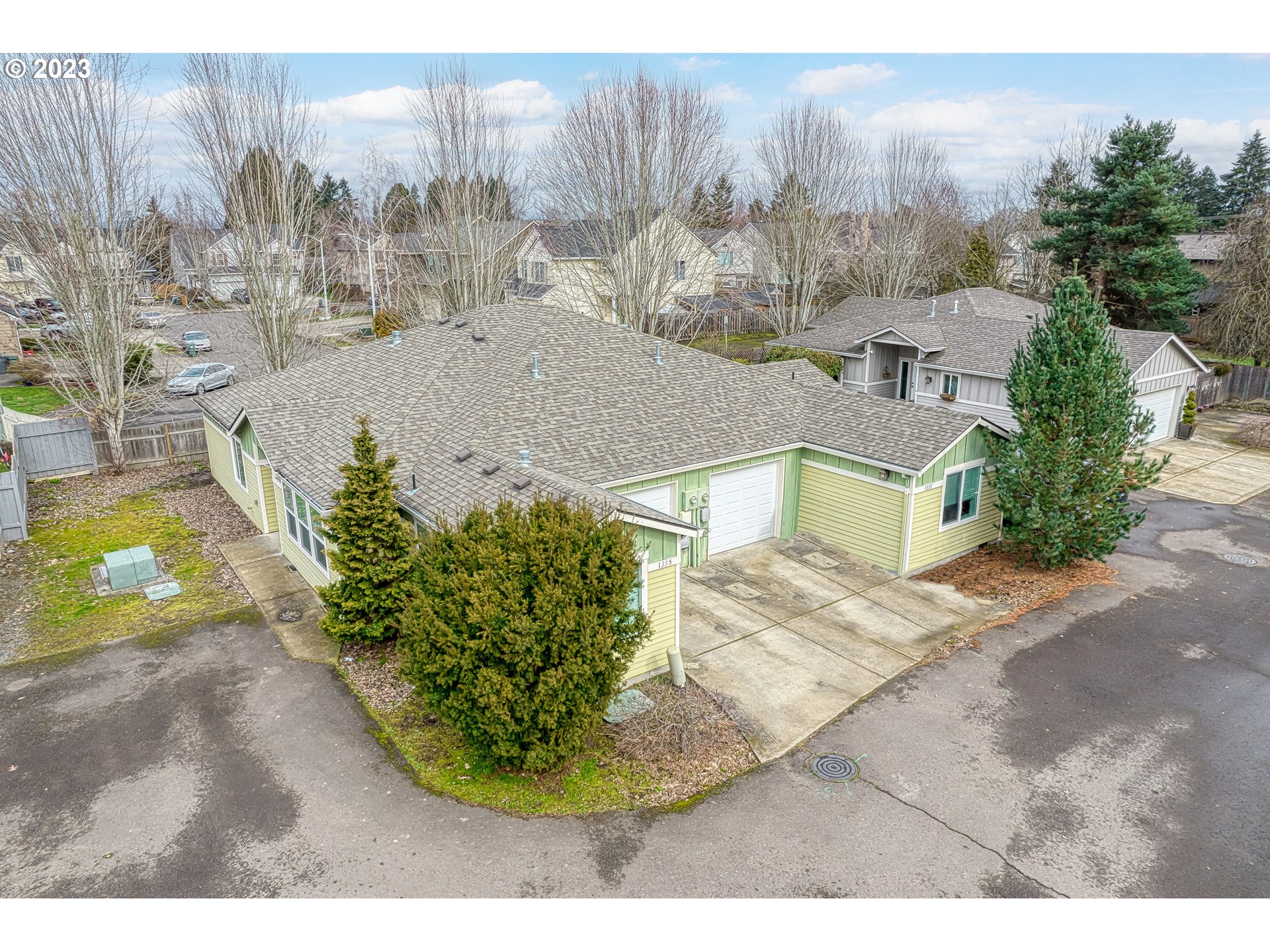 1335 1337 NE SUNRISE LN