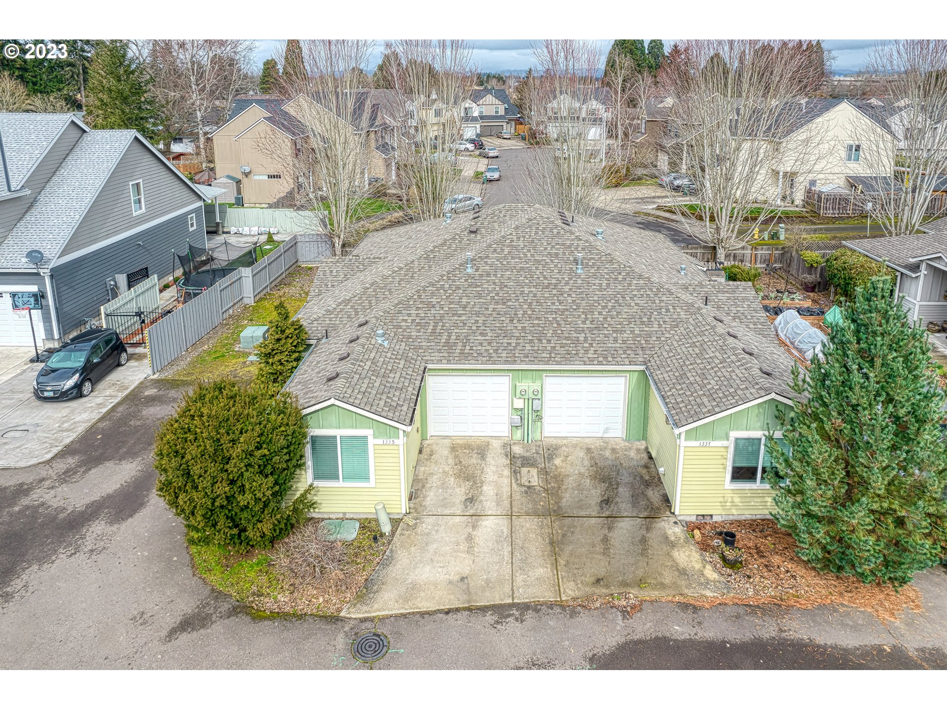 1335 1337 NE SUNRISE LN