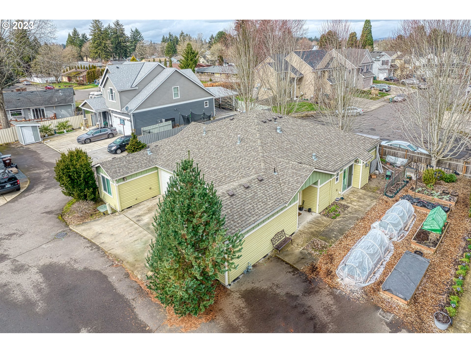 1335 1337 NE SUNRISE LN