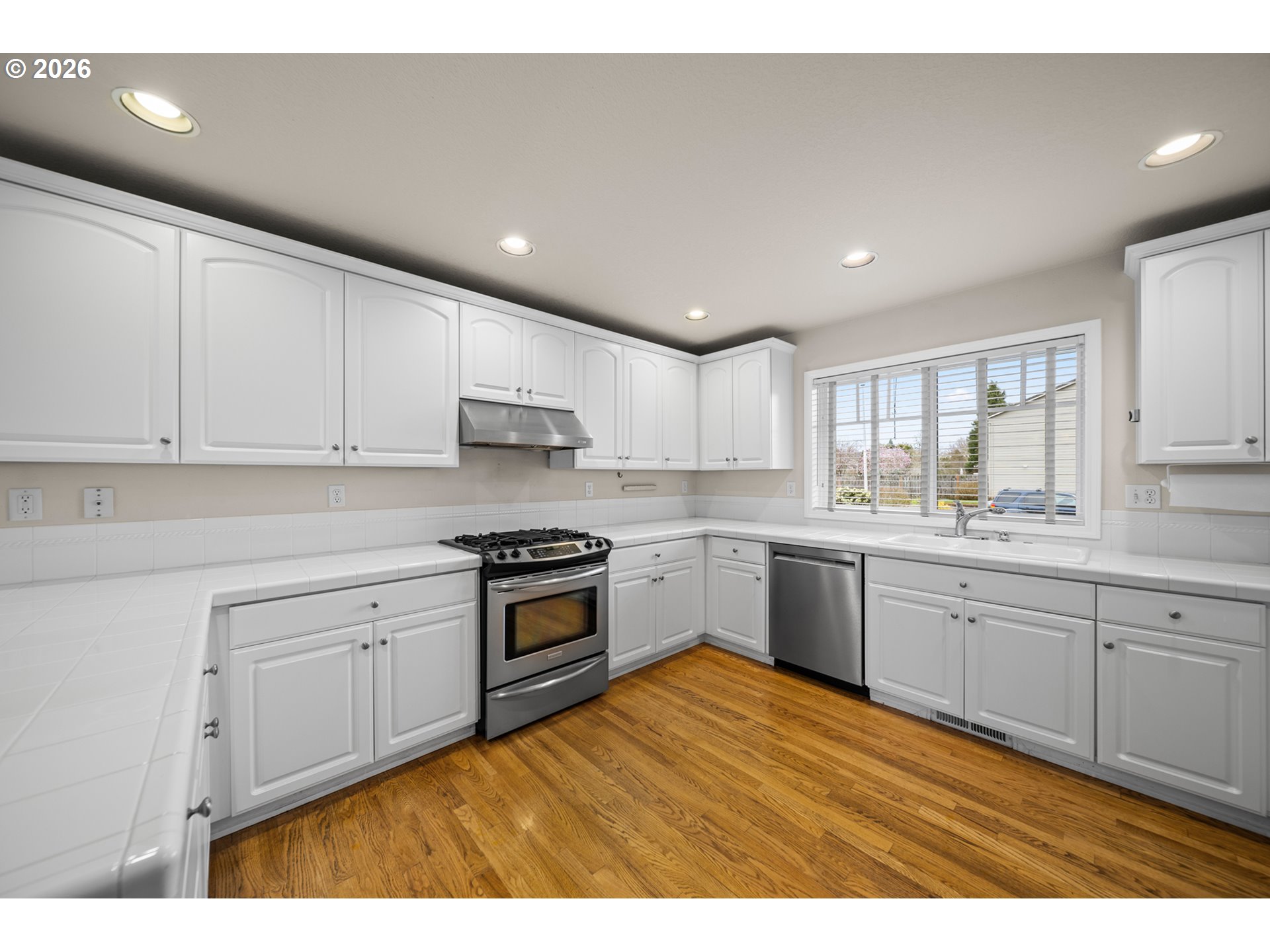 1579 S PEPPERWOOD ST