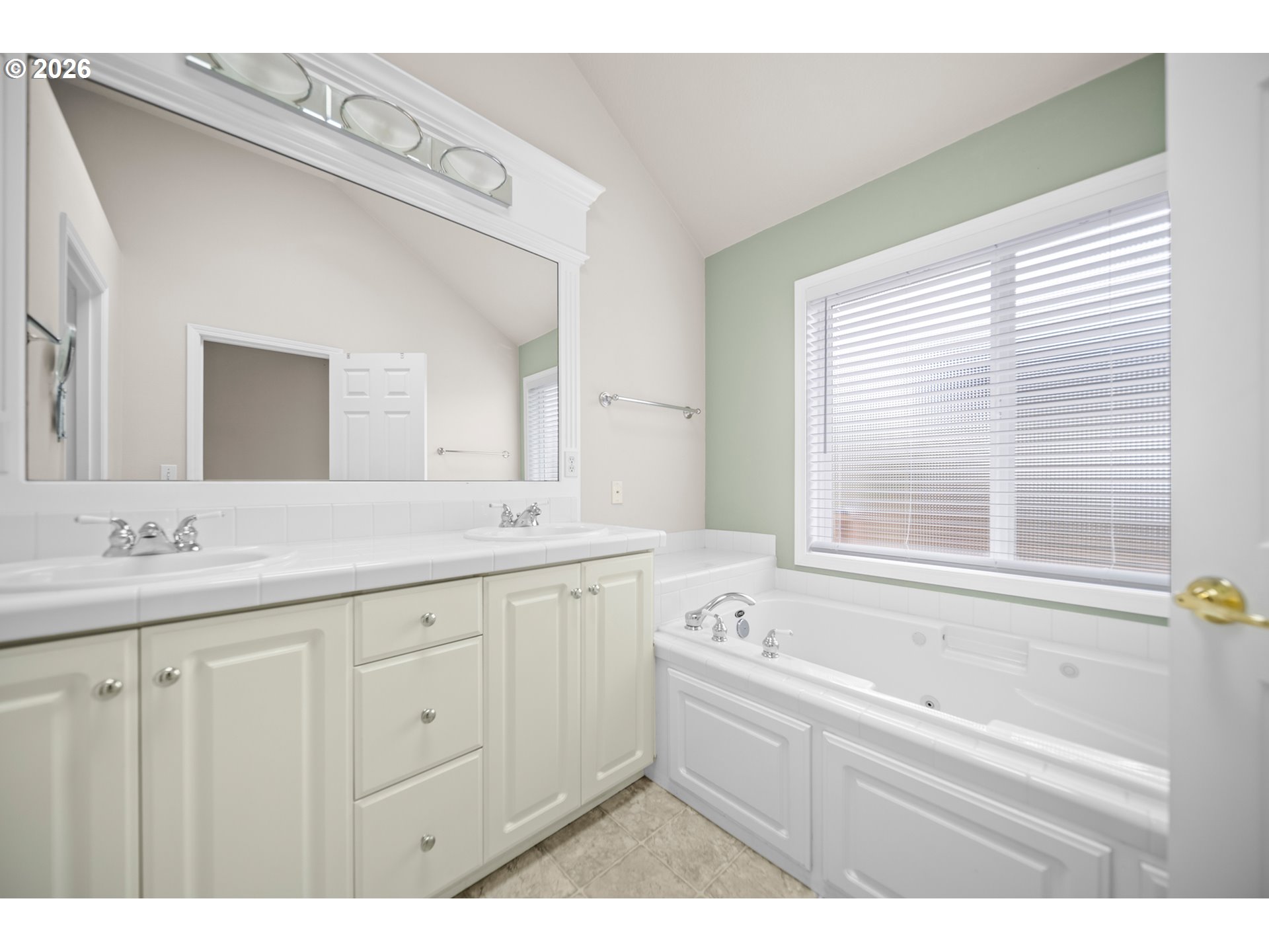 1579 S PEPPERWOOD ST