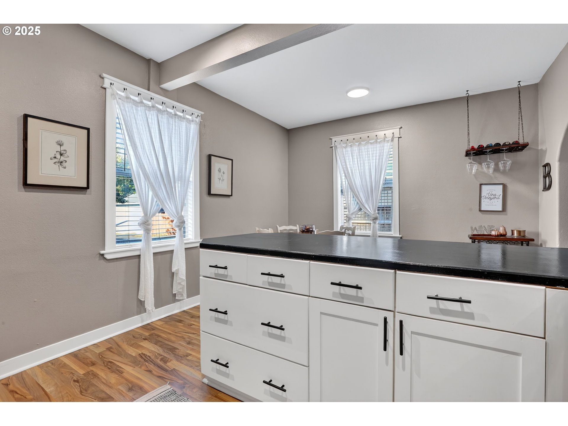 10941 MAIN ST NE, Donald