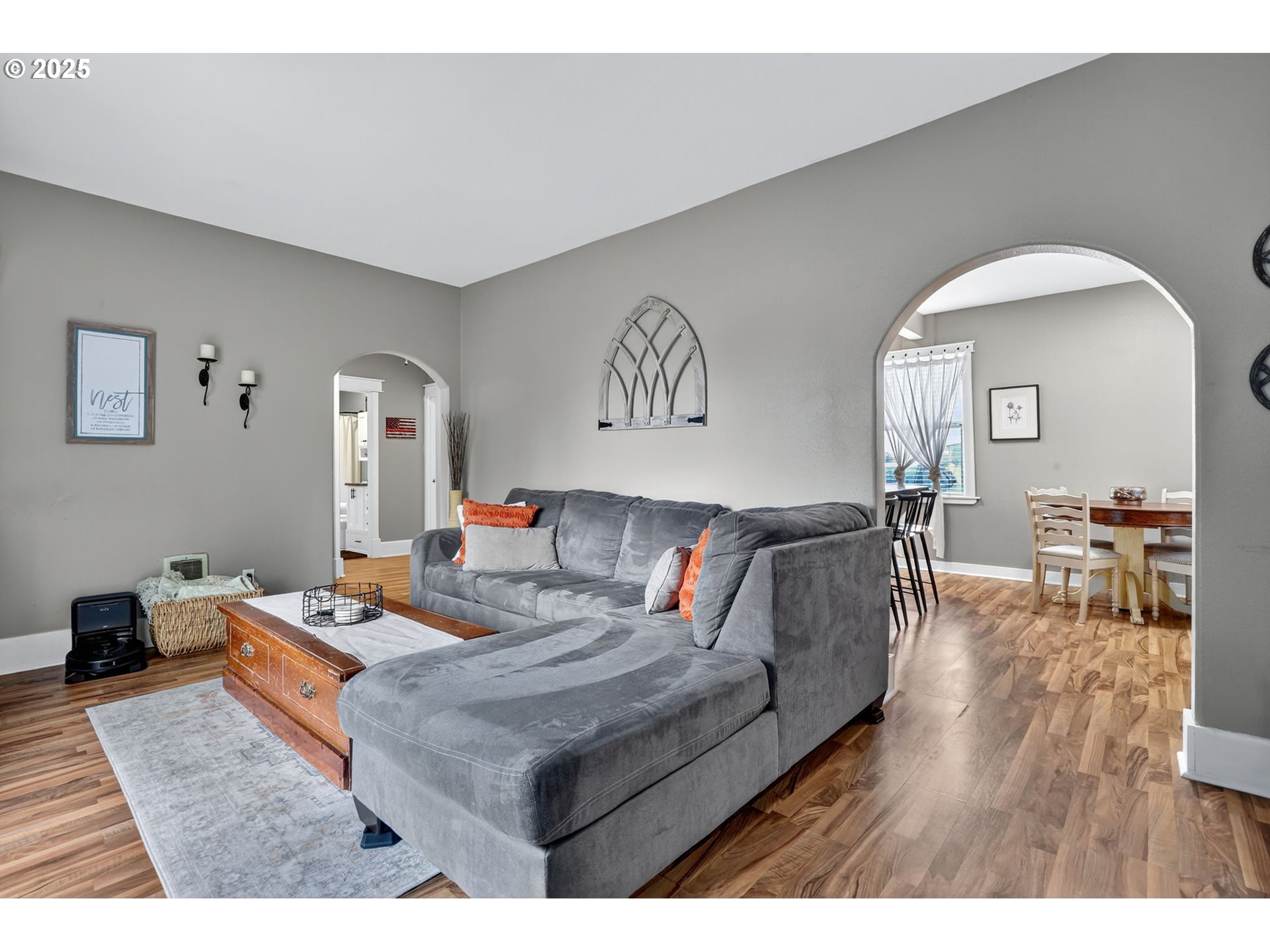 10941 MAIN ST NE, Donald