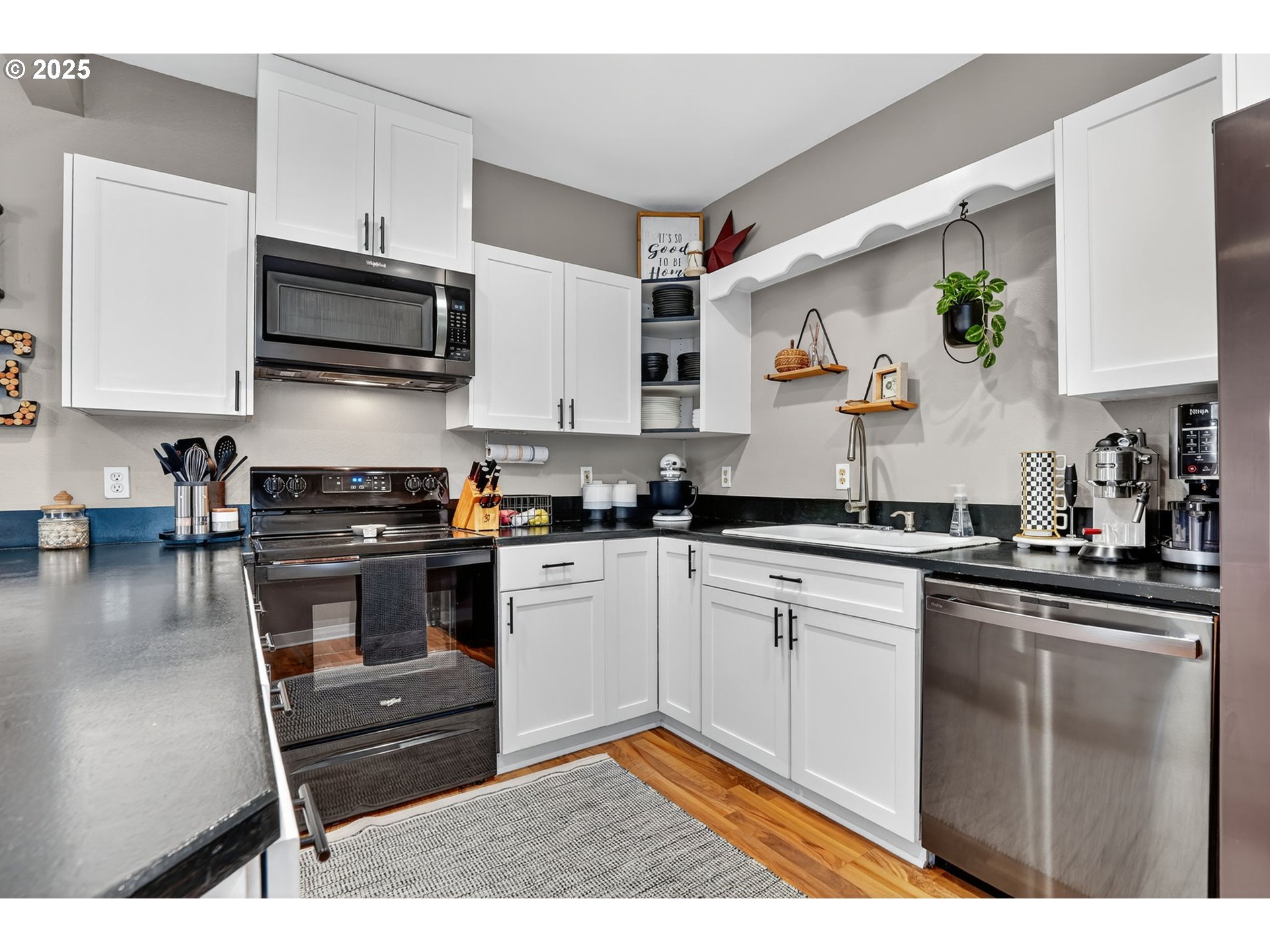 10941 MAIN ST NE, Donald