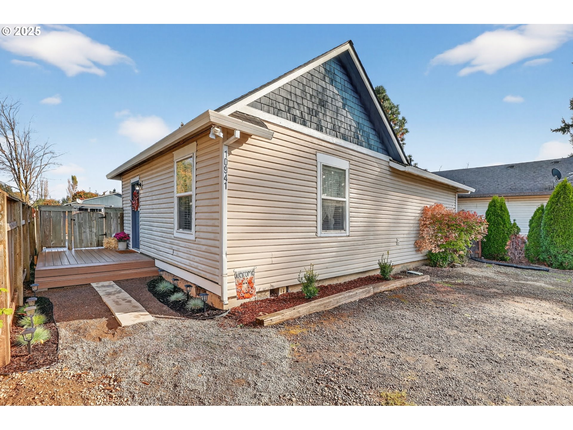 10941 MAIN ST NE, Donald