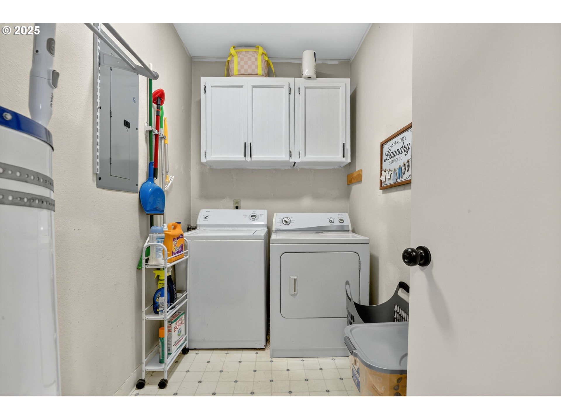 10941 MAIN ST NE, Donald