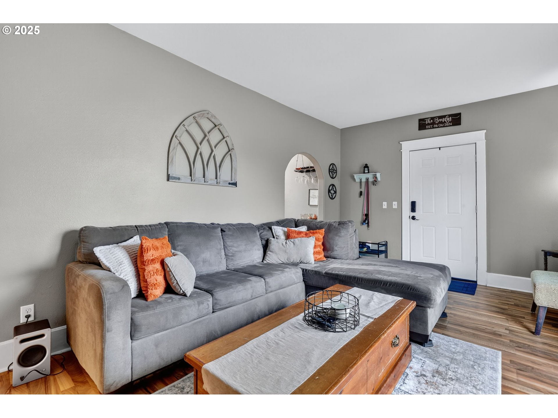 10941 MAIN ST NE, Donald