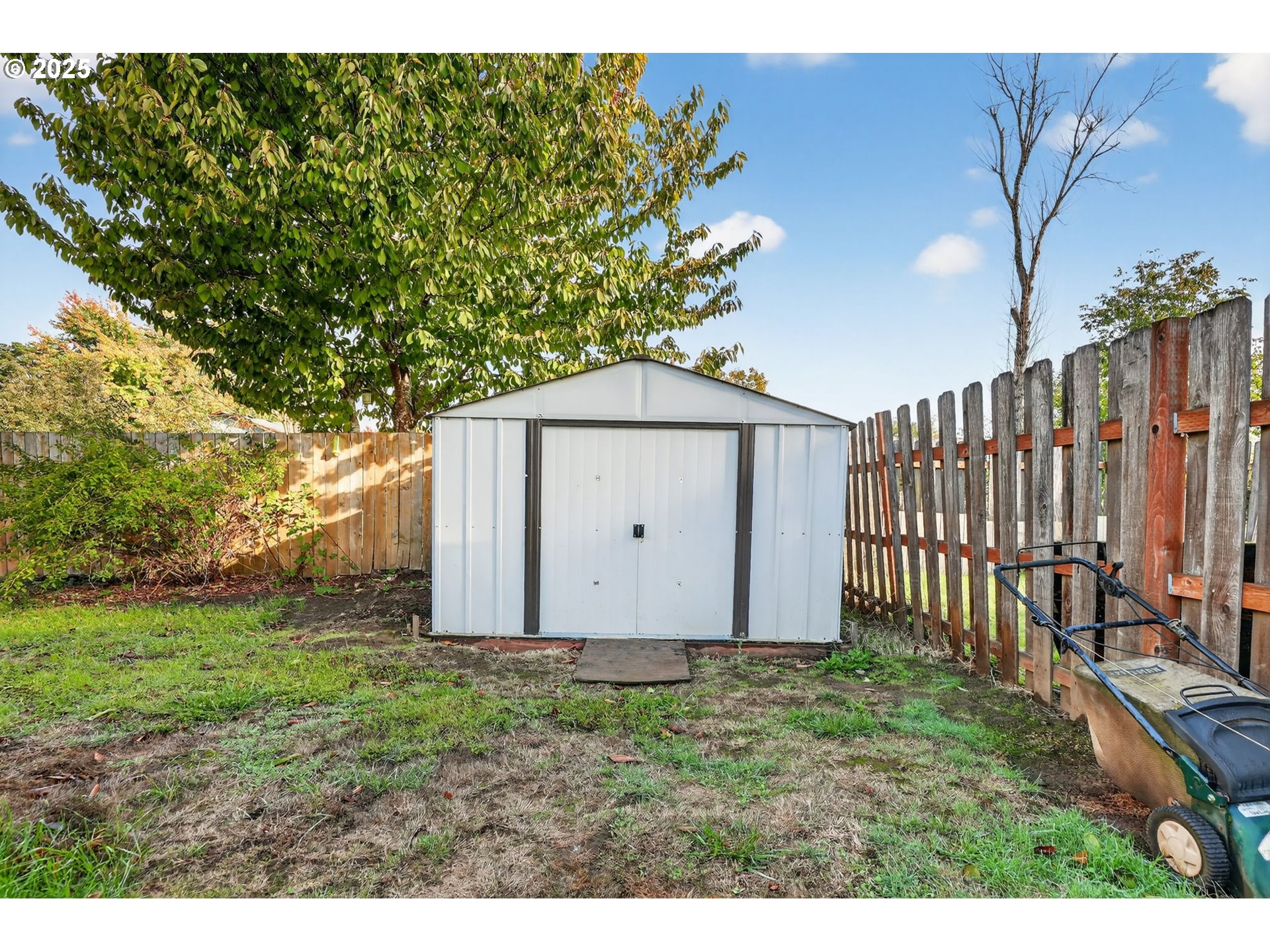 10941 MAIN ST NE, Donald