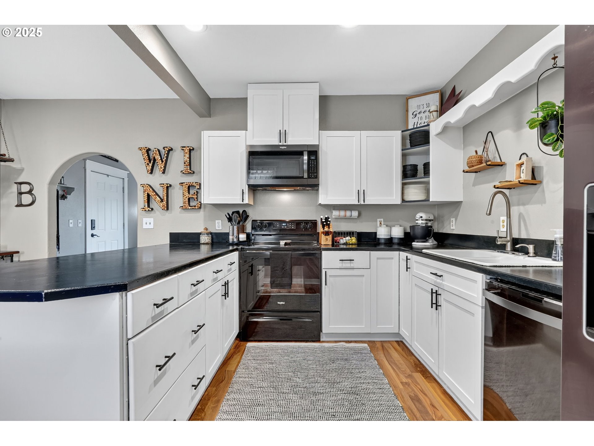 10941 MAIN ST NE, Donald