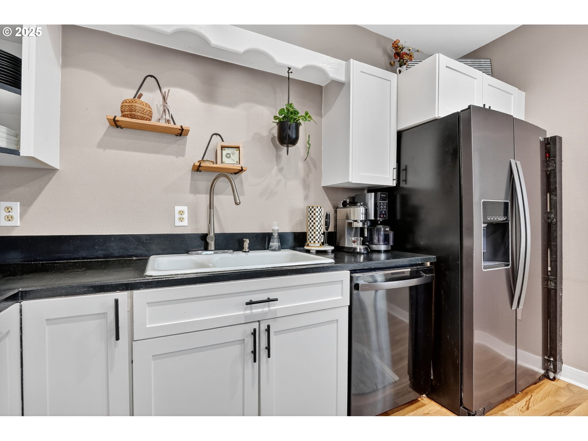 10941 MAIN ST NE, Donald