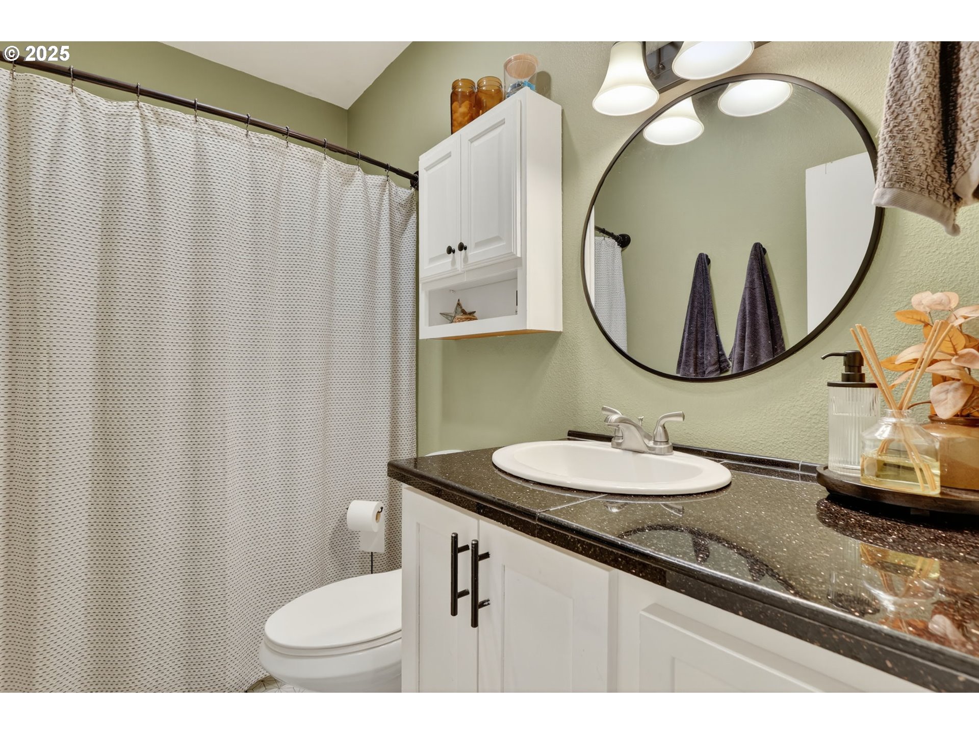 10941 MAIN ST NE, Donald