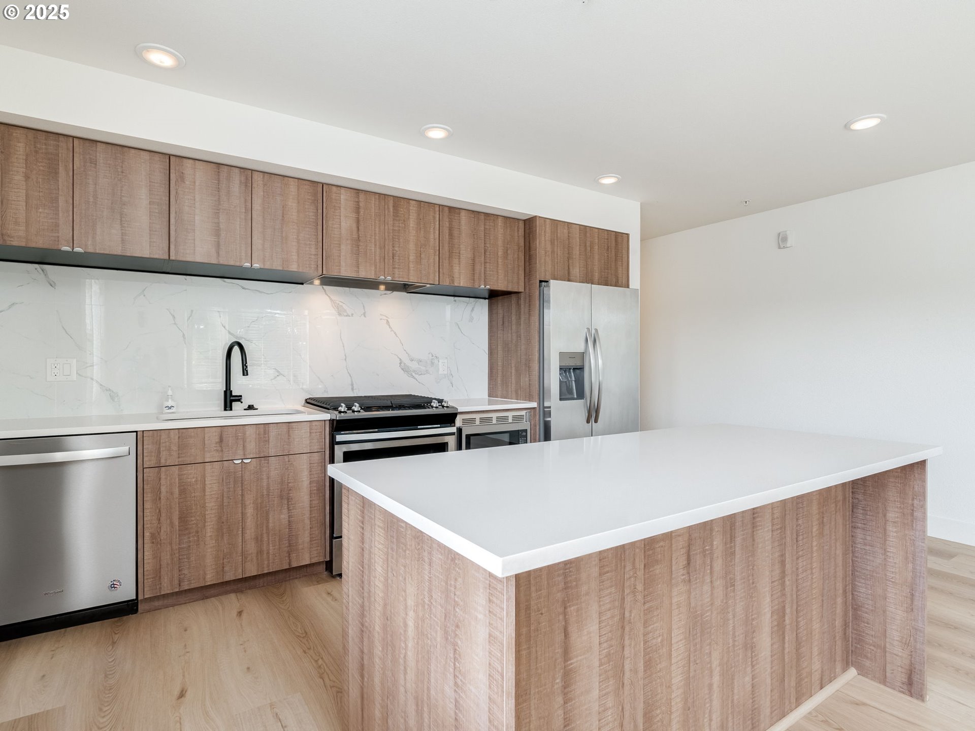 2050 N KILLINGSWORTH ST 11