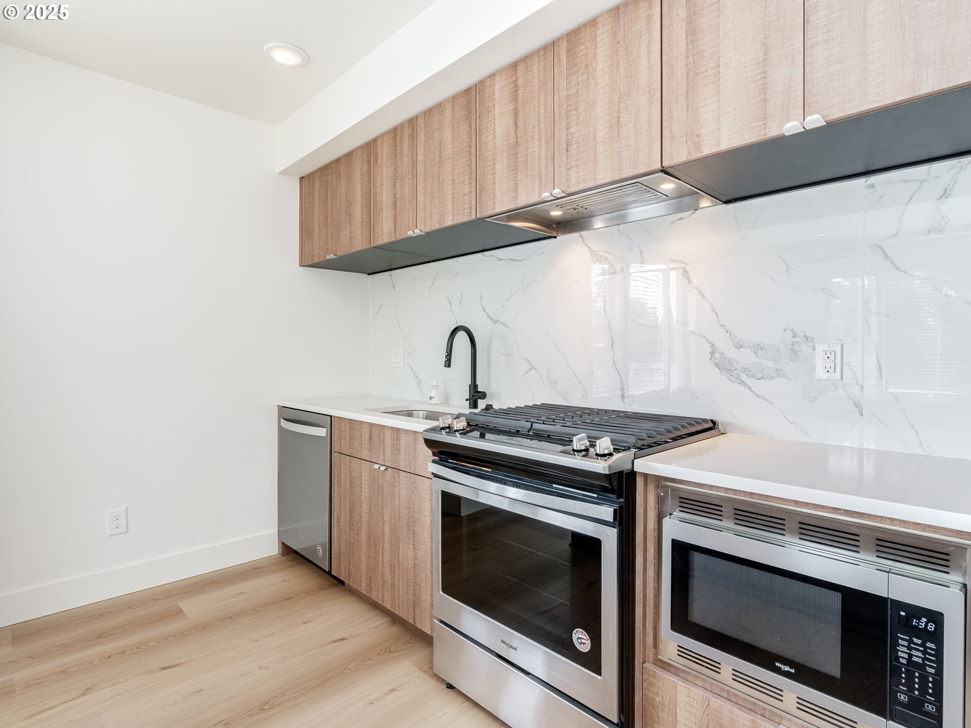 2050 N KILLINGSWORTH ST 11