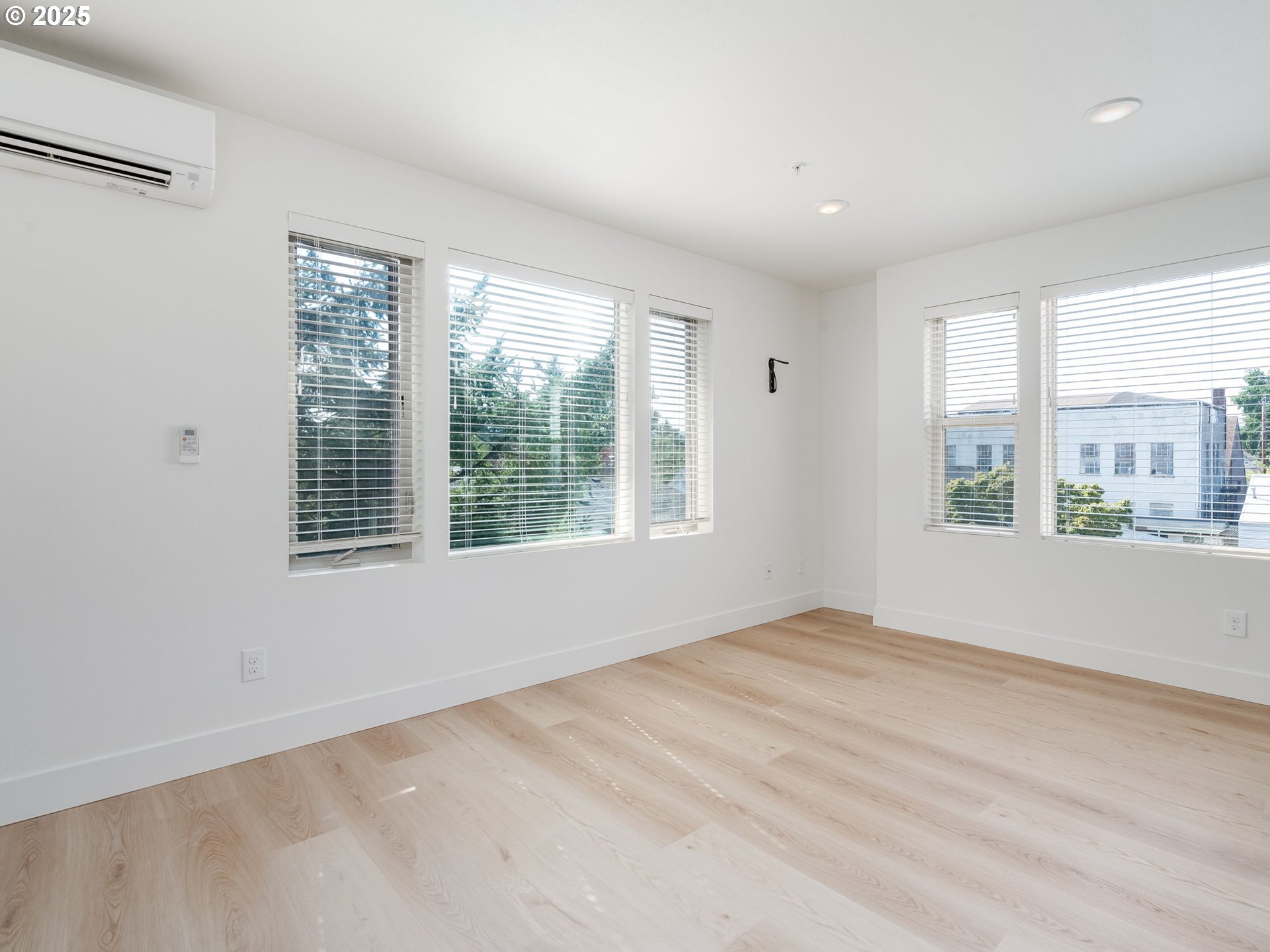 2050 N KILLINGSWORTH ST 11