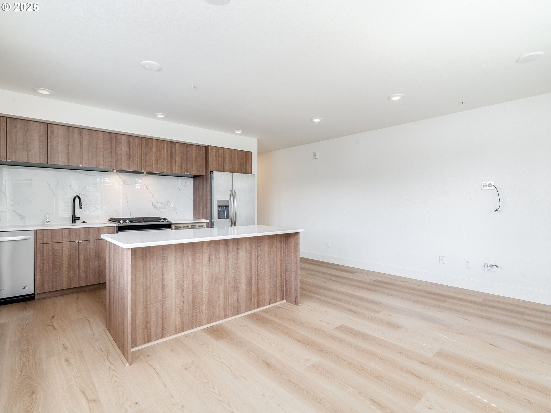 2050 N KILLINGSWORTH ST 11