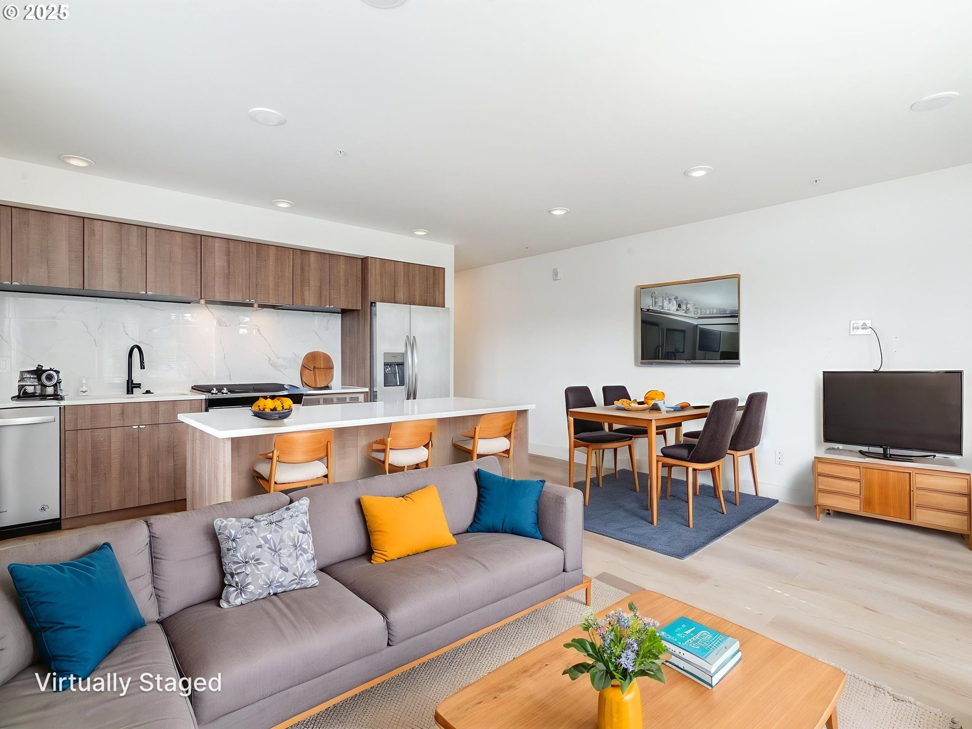 2050 N KILLINGSWORTH ST 11