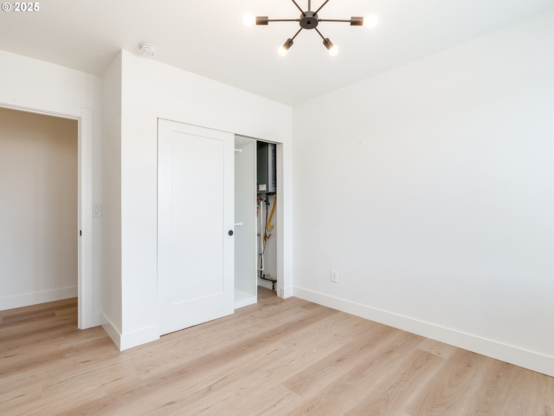 2050 N KILLINGSWORTH ST 11