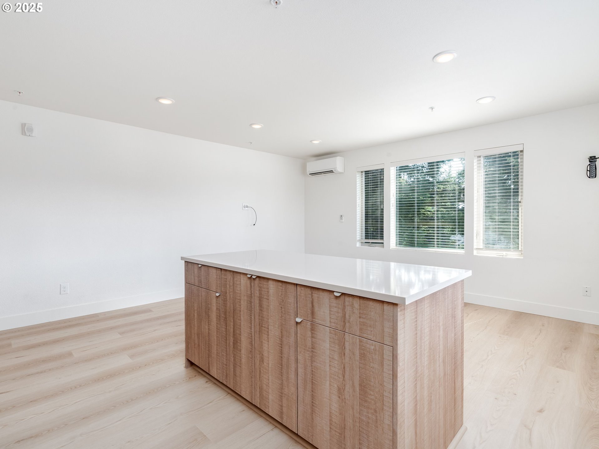 2050 N KILLINGSWORTH ST 11