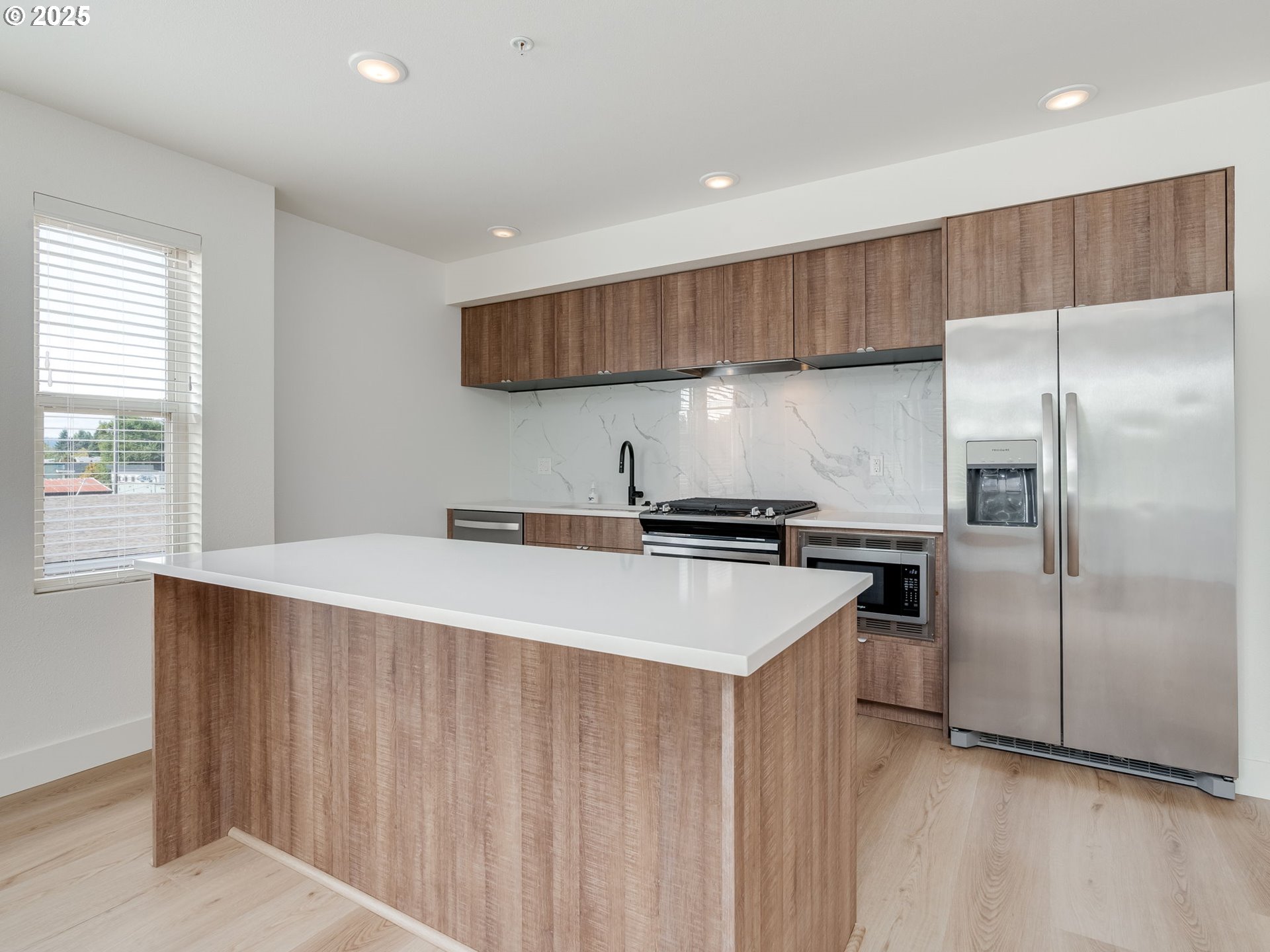 2050 N KILLINGSWORTH ST 11