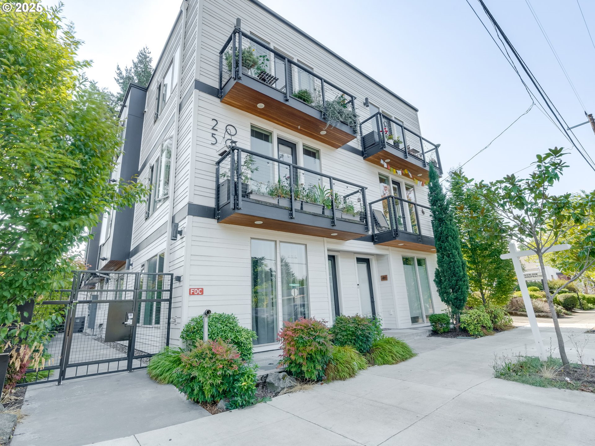 2050 N KILLINGSWORTH ST 11