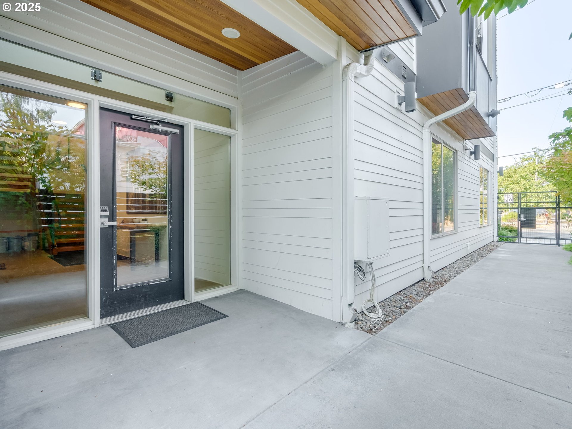 2050 N KILLINGSWORTH ST 11