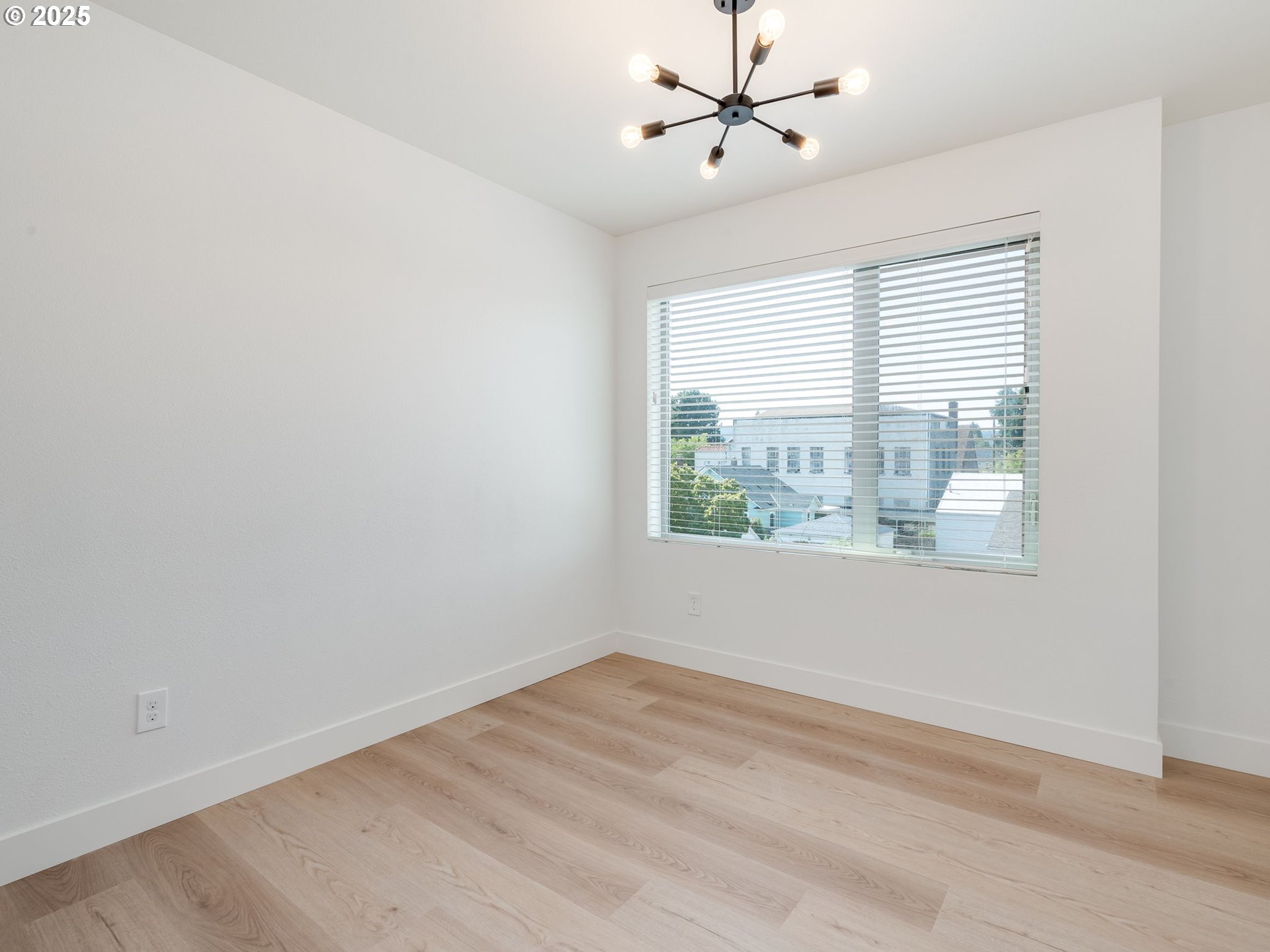 2050 N KILLINGSWORTH ST 11
