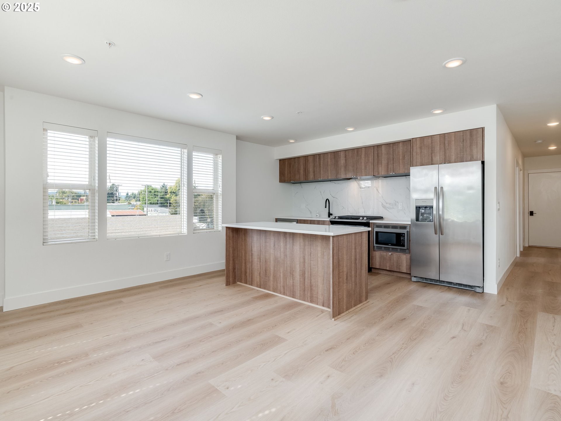 2050 N KILLINGSWORTH ST 11