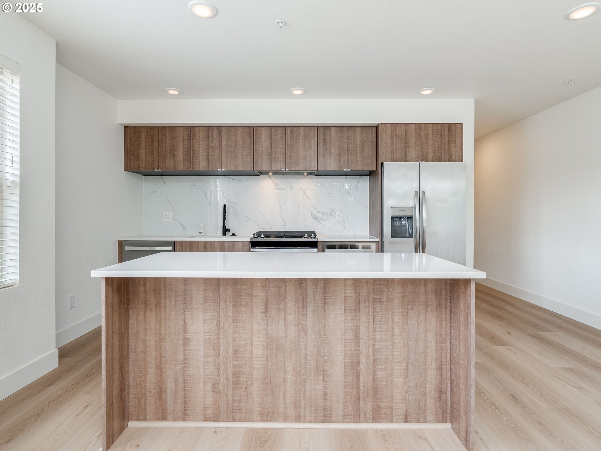 2050 N KILLINGSWORTH ST 11
