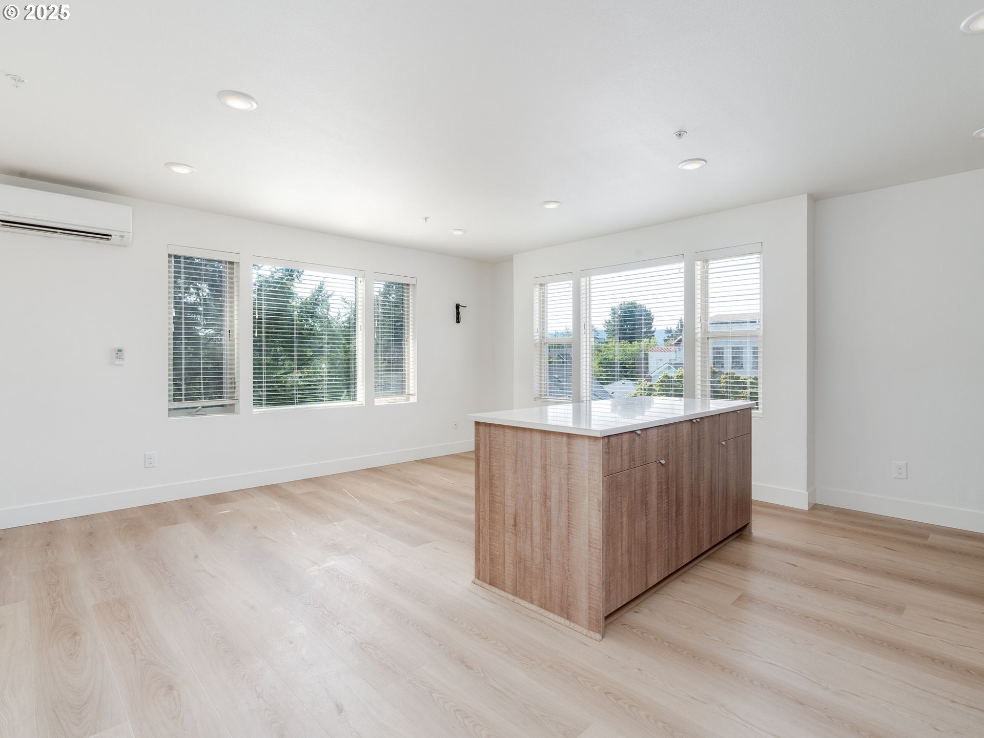 2050 N KILLINGSWORTH ST 11