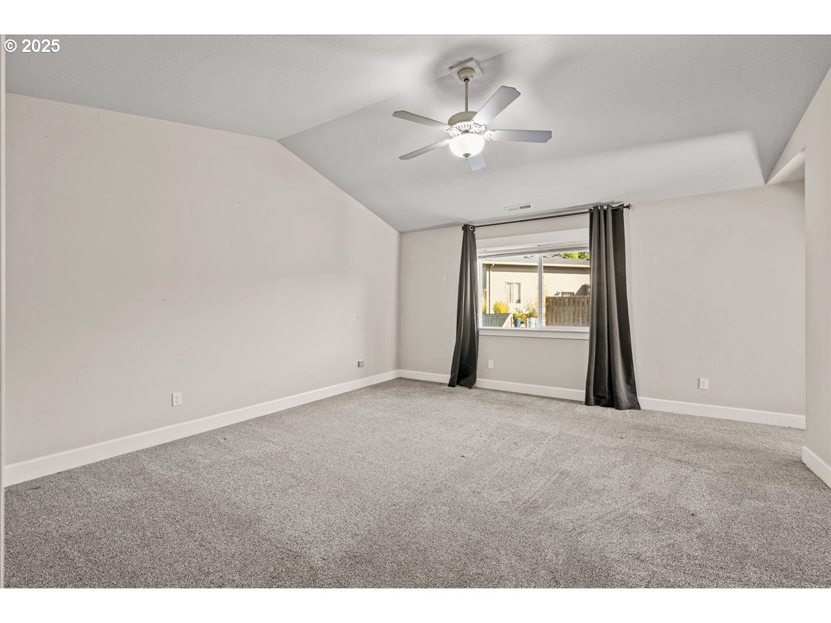 1375 NE CASCADIA RIDGE DR