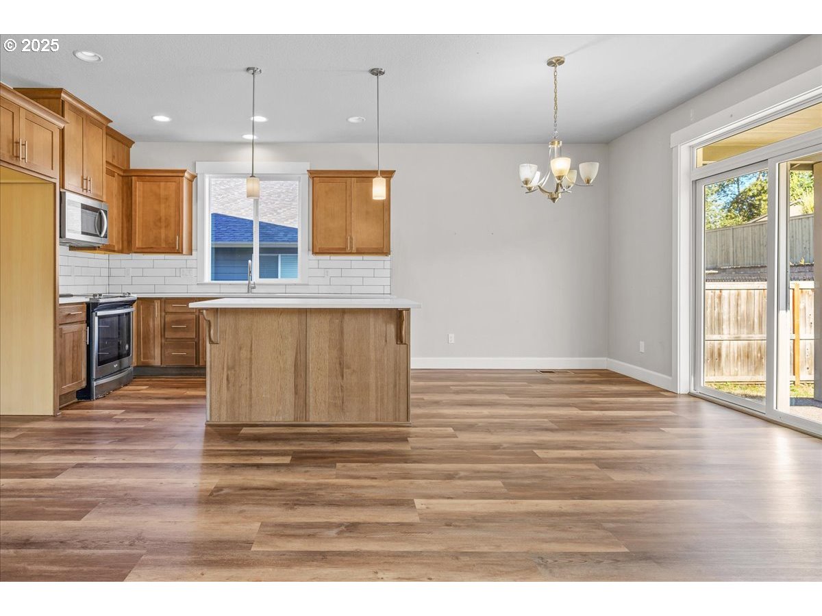 1375 NE CASCADIA RIDGE DR