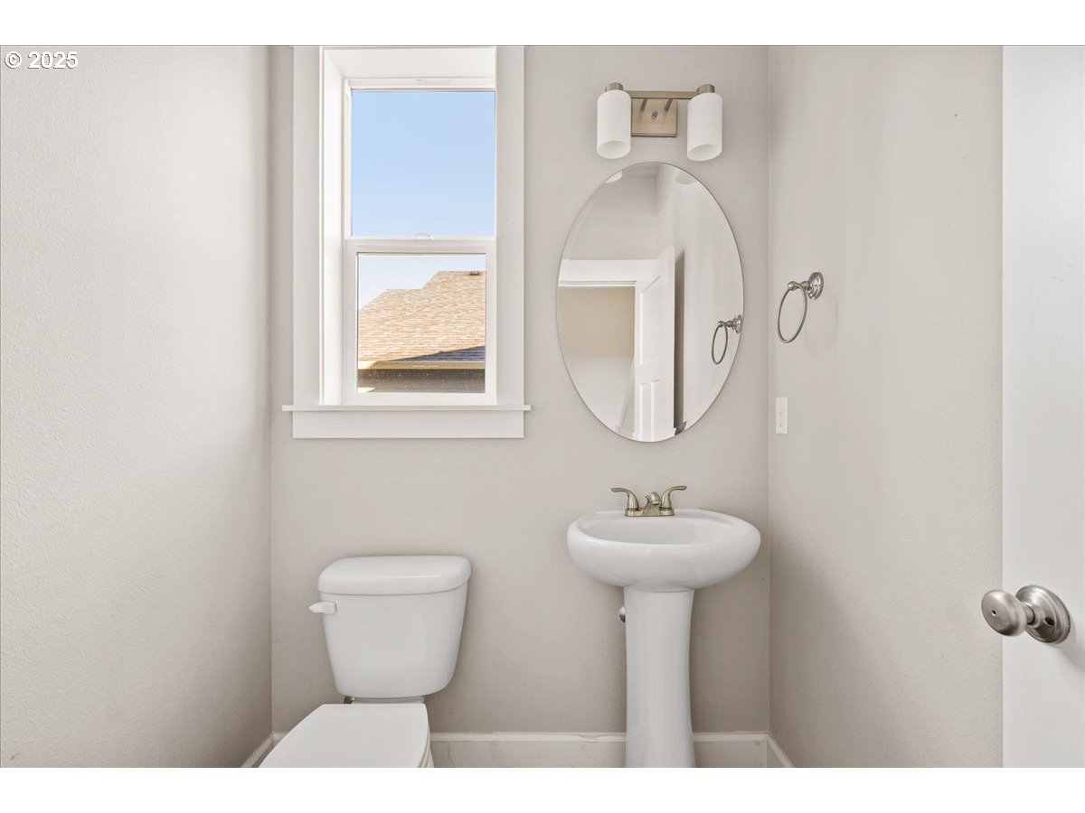 1375 NE CASCADIA RIDGE DR