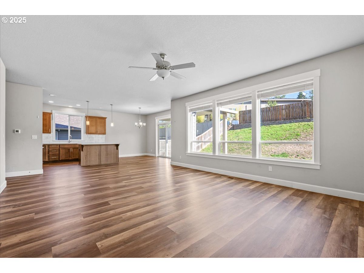 1375 NE CASCADIA RIDGE DR