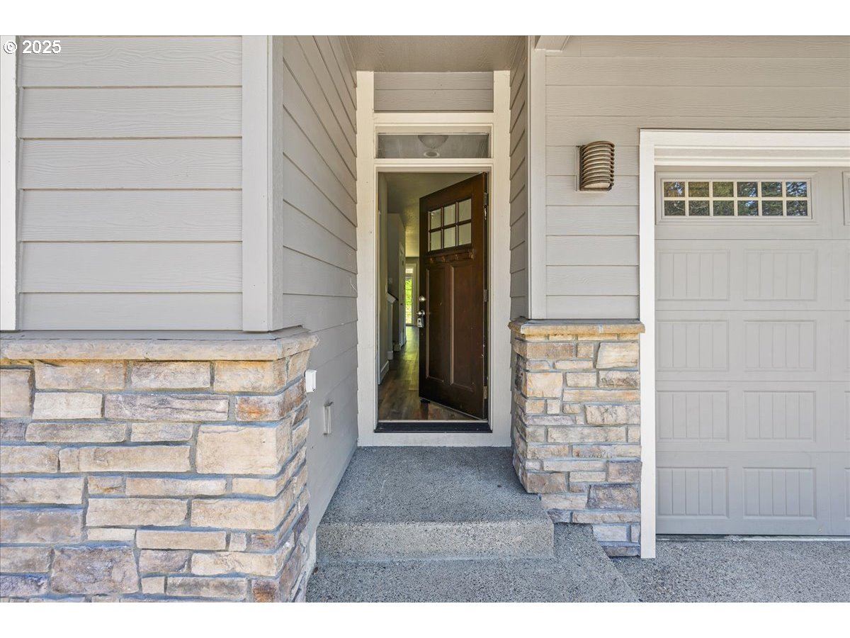 1375 NE CASCADIA RIDGE DR