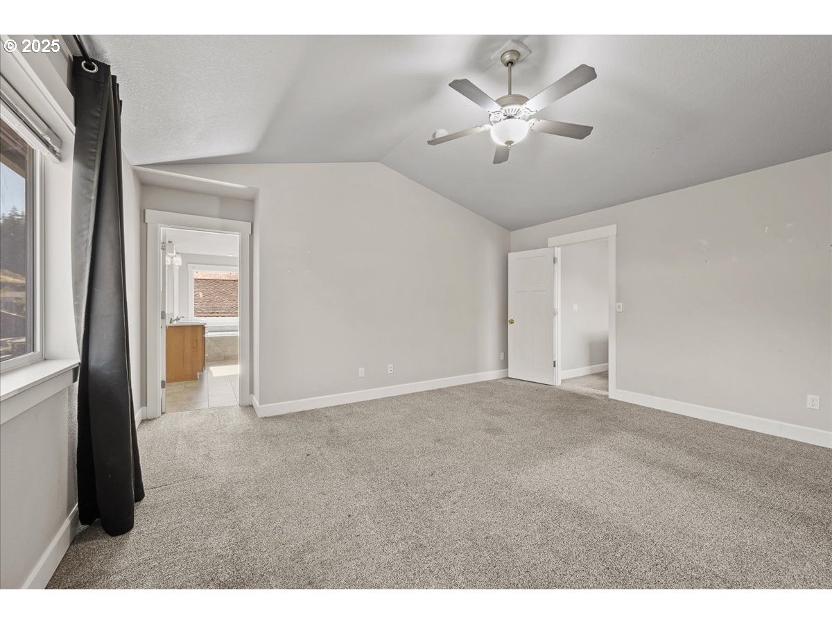 1375 NE CASCADIA RIDGE DR