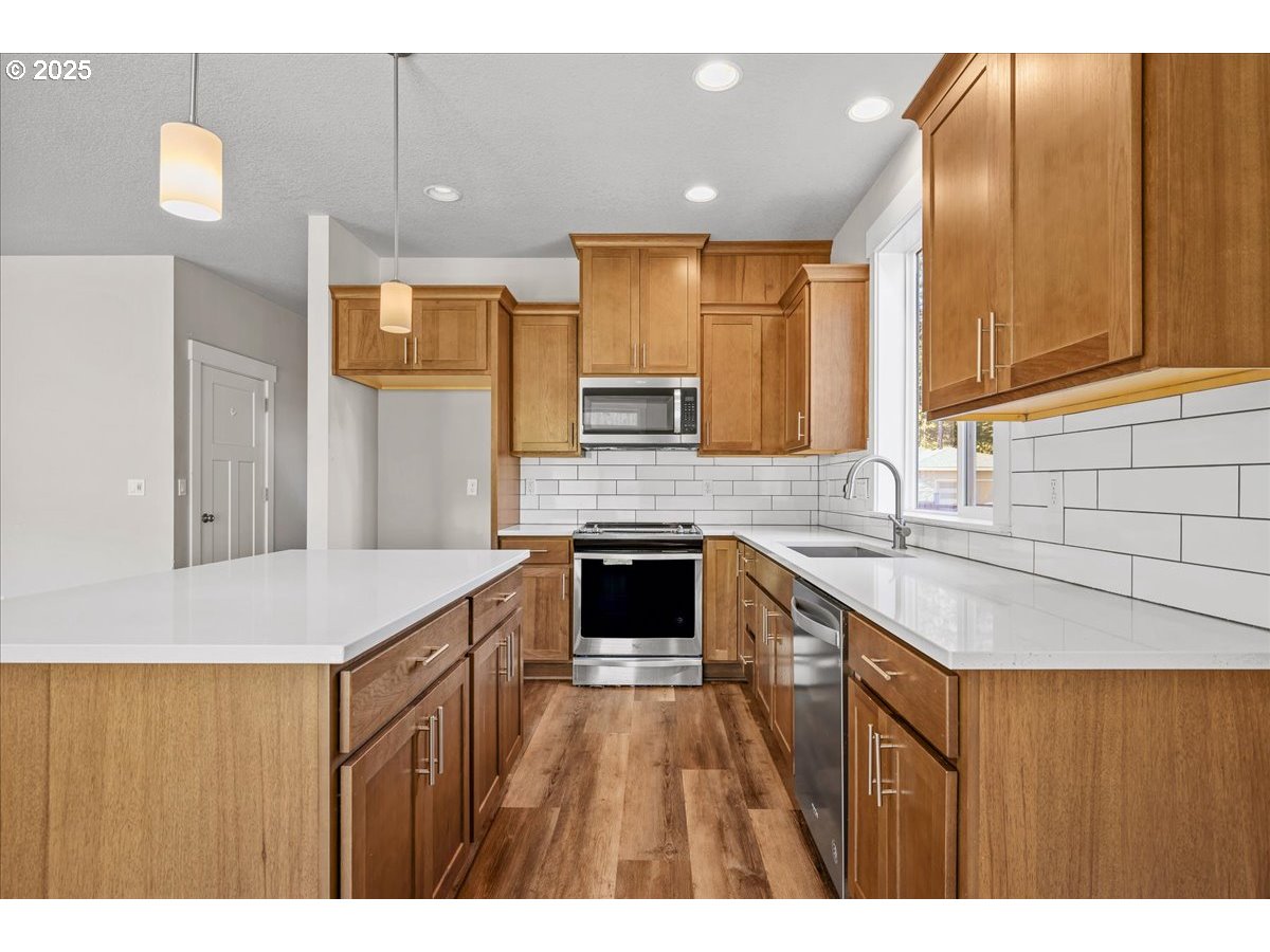 1375 NE CASCADIA RIDGE DR