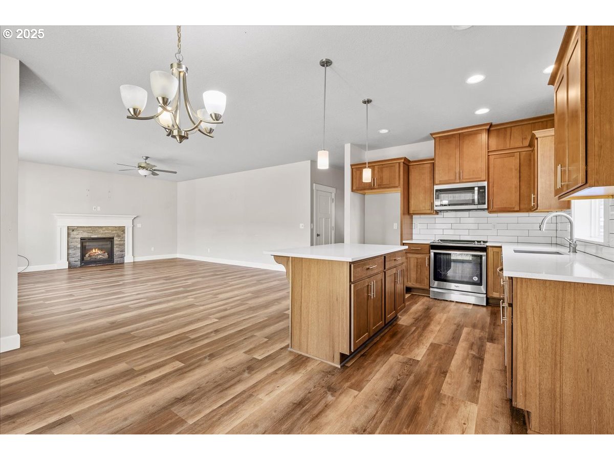 1375 NE CASCADIA RIDGE DR