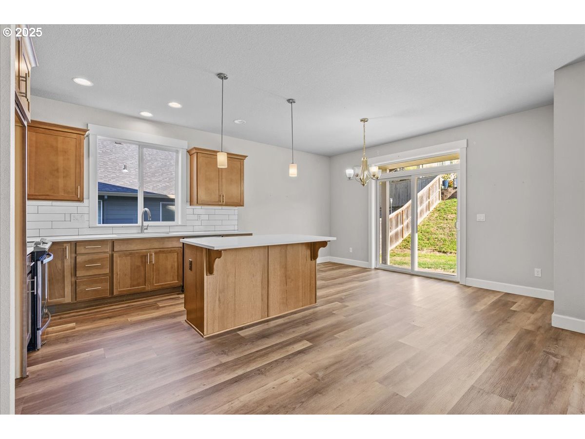 1375 NE CASCADIA RIDGE DR