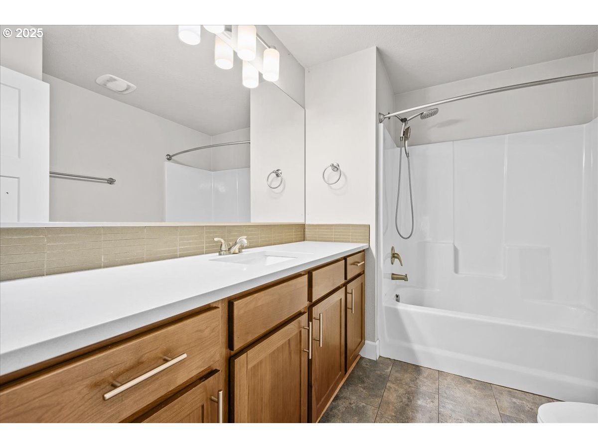 1375 NE CASCADIA RIDGE DR