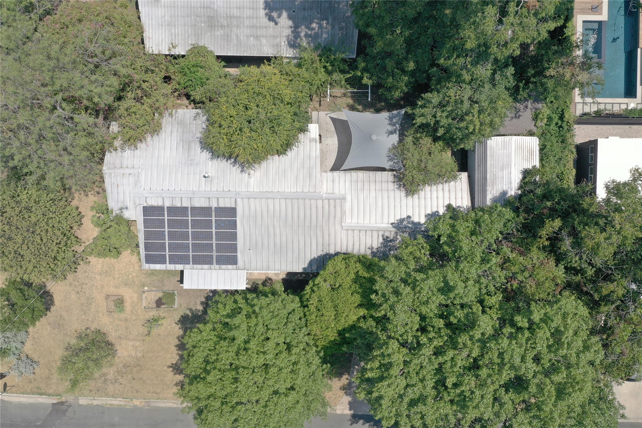 1821 Dexter ST