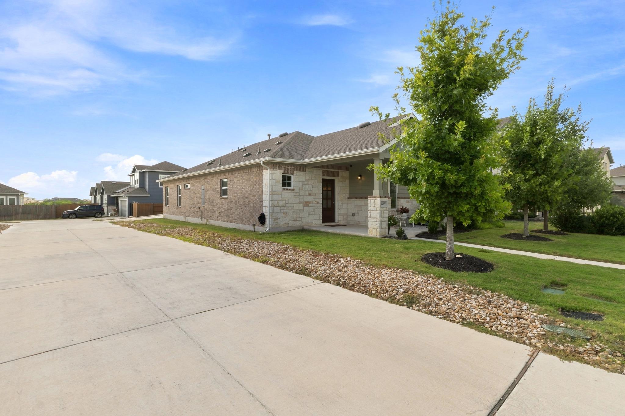 9207 Looksee LN