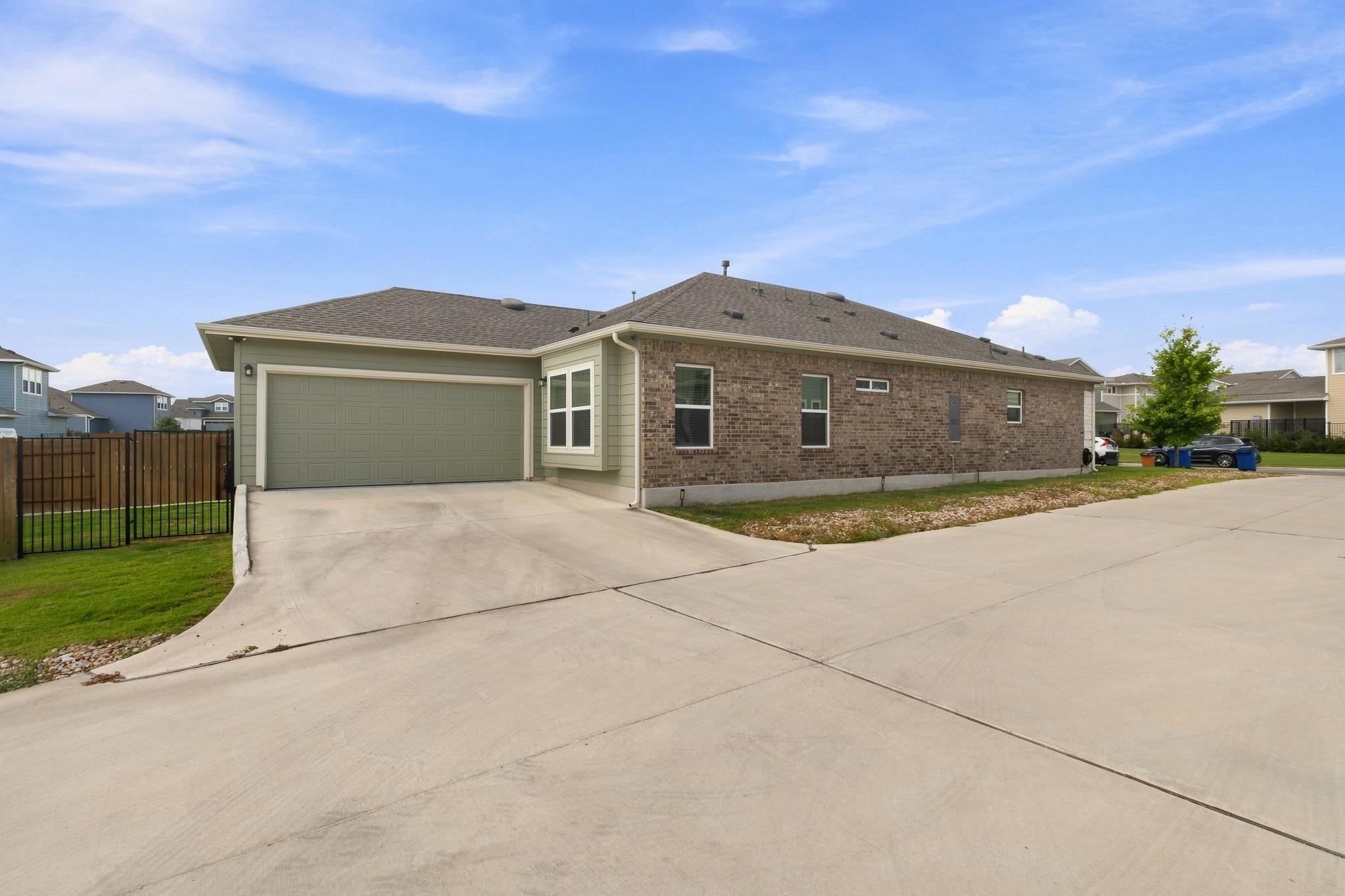 9207 Looksee LN