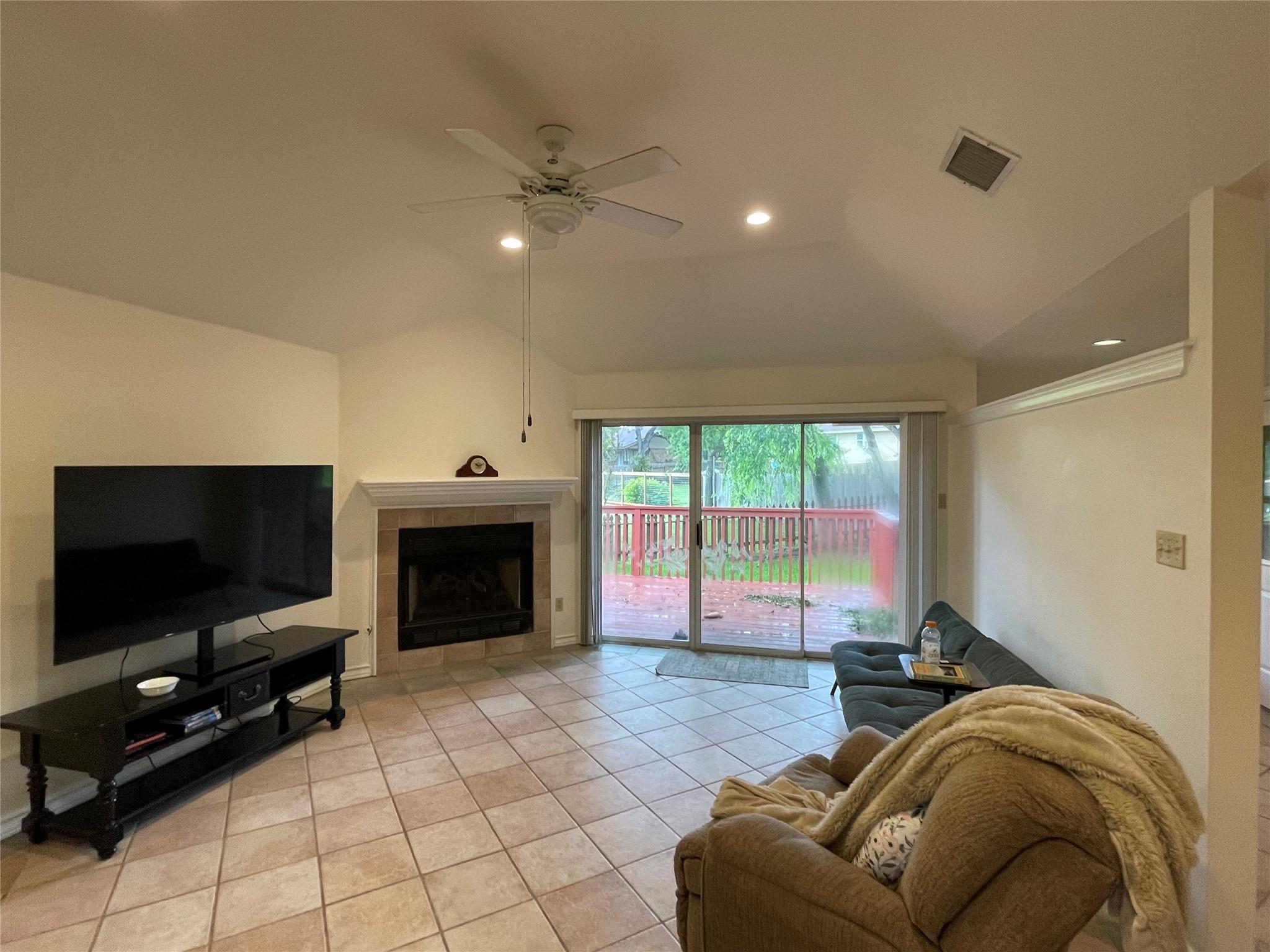 603 Green Field CV