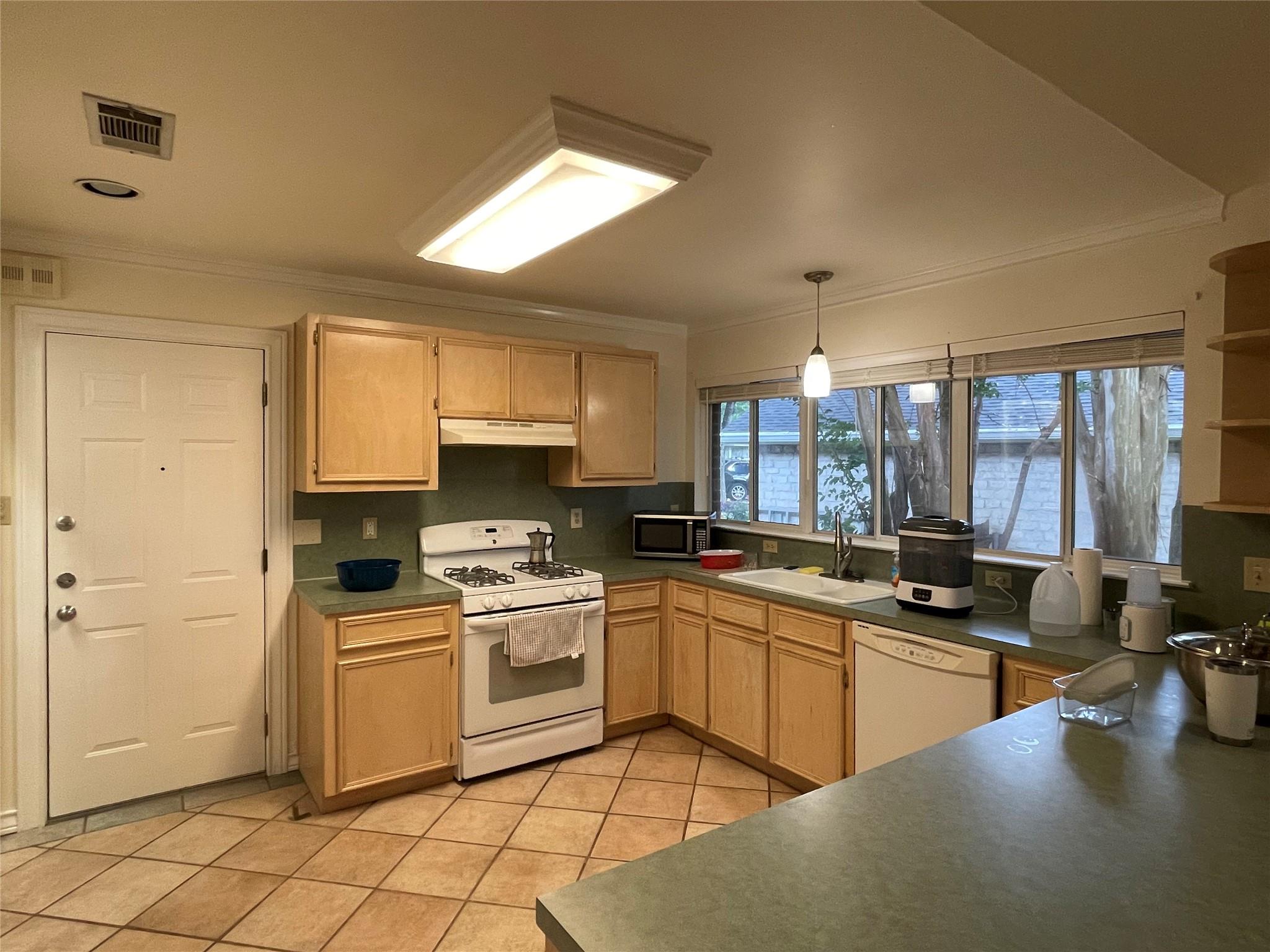 603 Green Field CV