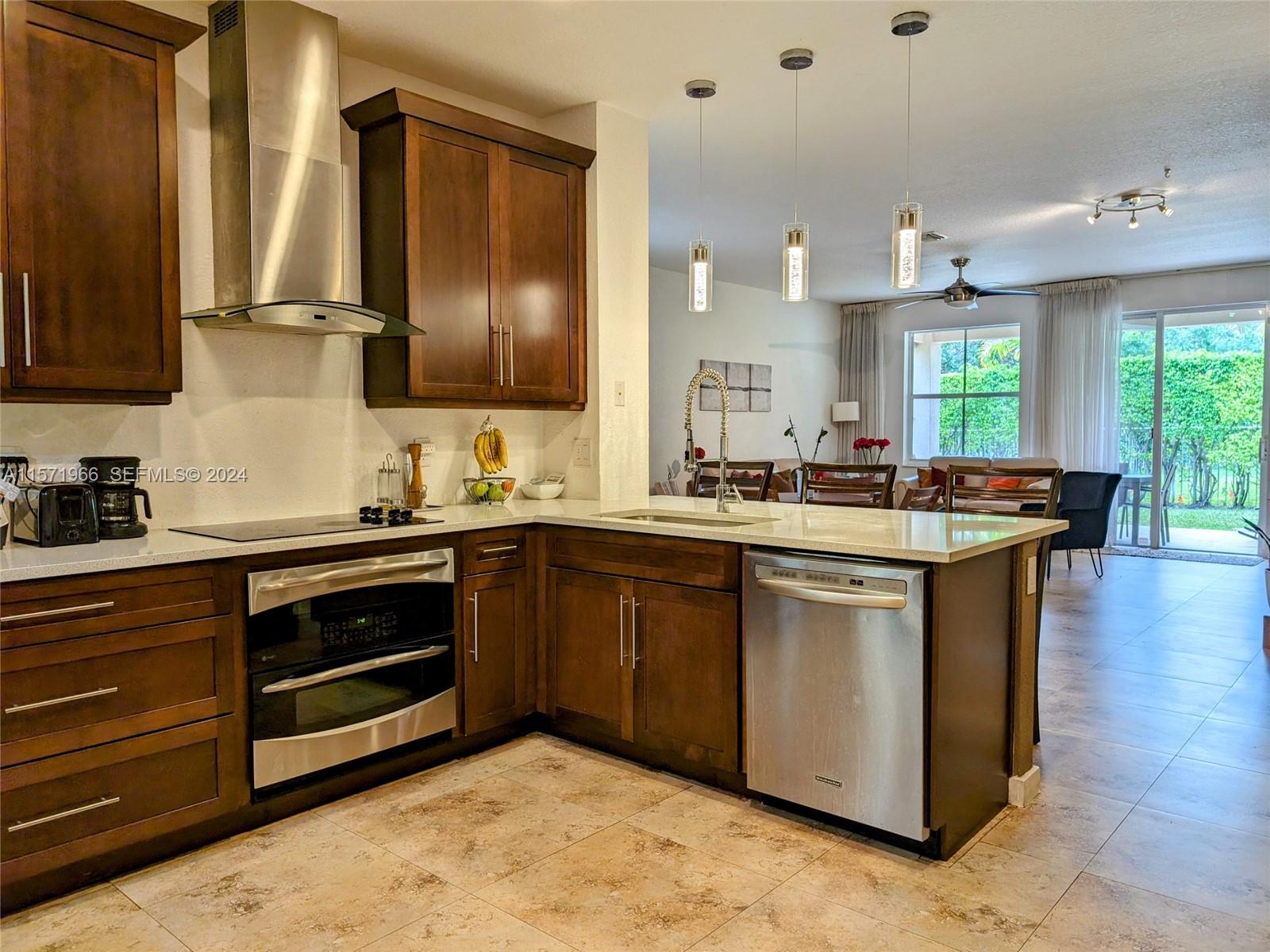 590 Pigeon Plum Way 0