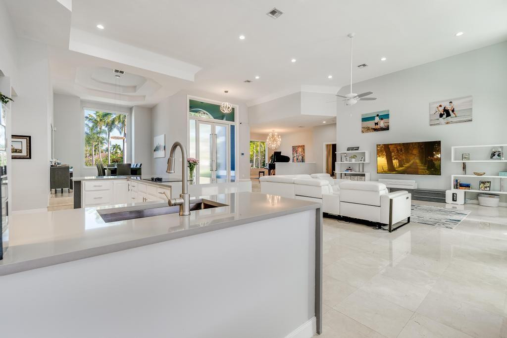 7641 NE Morningside Terrace