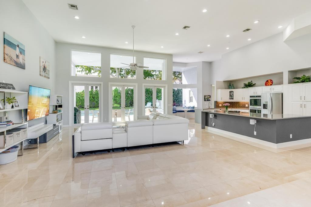 7641 NE Morningside Terrace