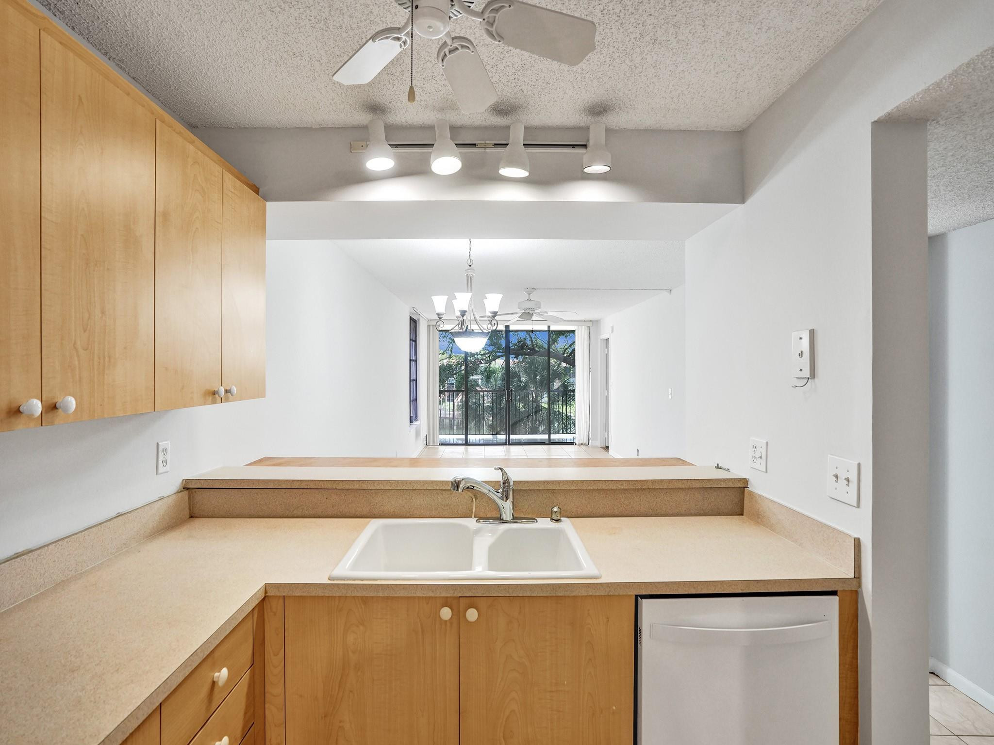 6636 Coral Lake Dr 6636