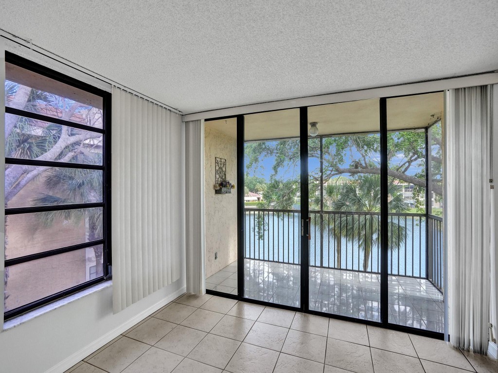 6636 Coral Lake Dr 6636